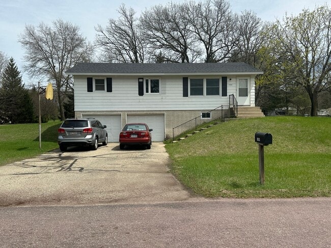 Building Photo - Three Bedroom Home in rural SE Rochester MN