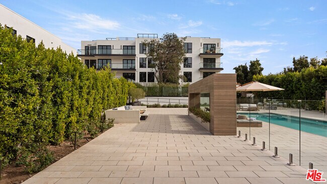 Building Photo - 505 S Barrington Ave