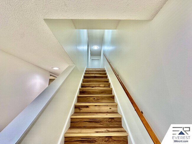 Building Photo - 58 Club House Dr