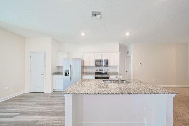 Building Photo - Beautiful Home 3/2/2 Home