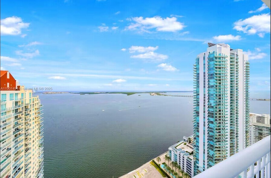 Building Photo - 1200 Brickell Bay Dr