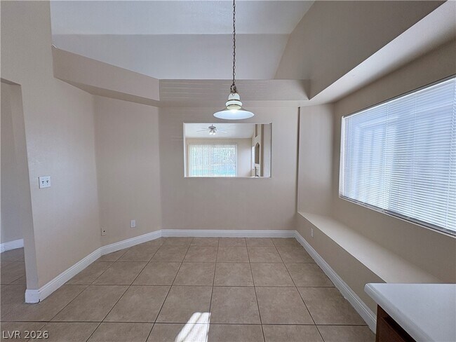 Building Photo - 1613 Crystal Chimes Dr