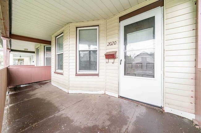Building Photo - 2020 W 99th St
