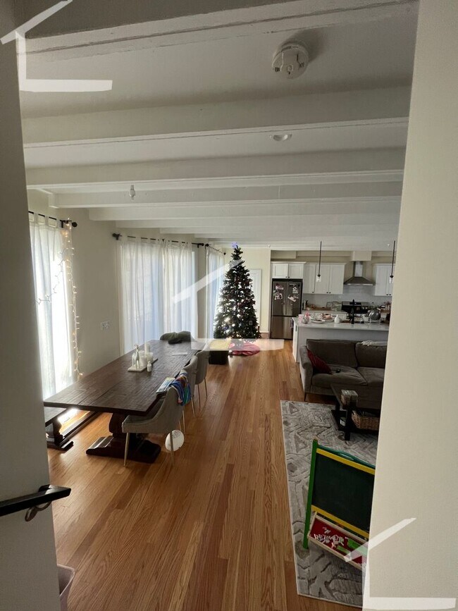 Building Photo - HOT BROOKLINE LISTING!!!!!