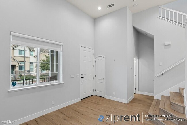 Building Photo - 3 br, 2.5 bath Townhome - 1052 Green Stree...