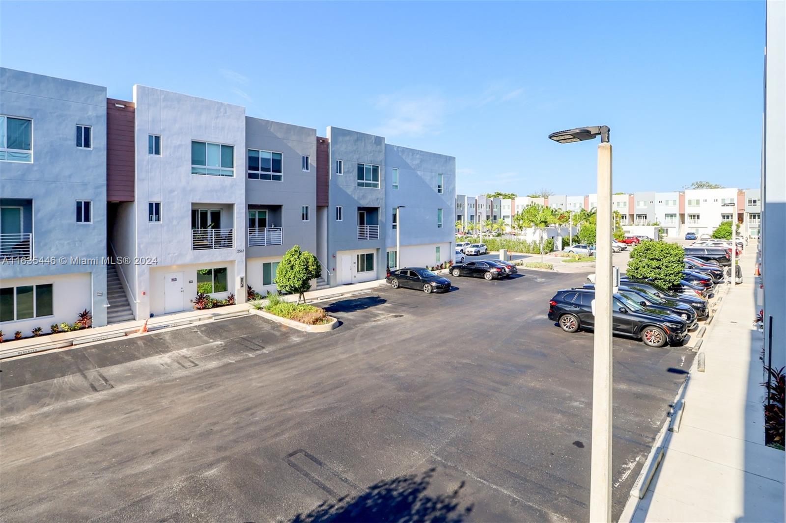 Building Photo - 2555 NE 193rd St