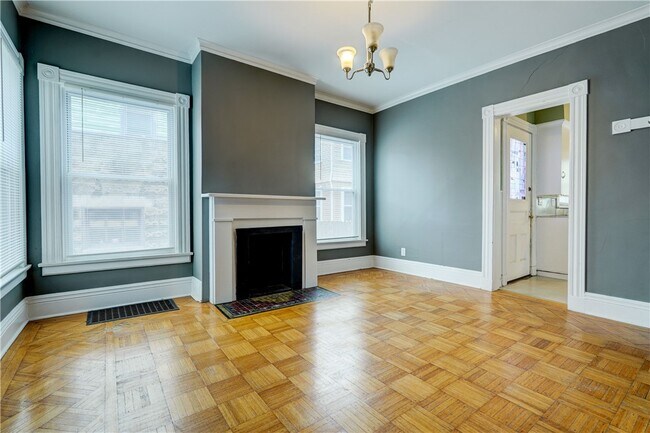 Building Photo - 745 University Ave