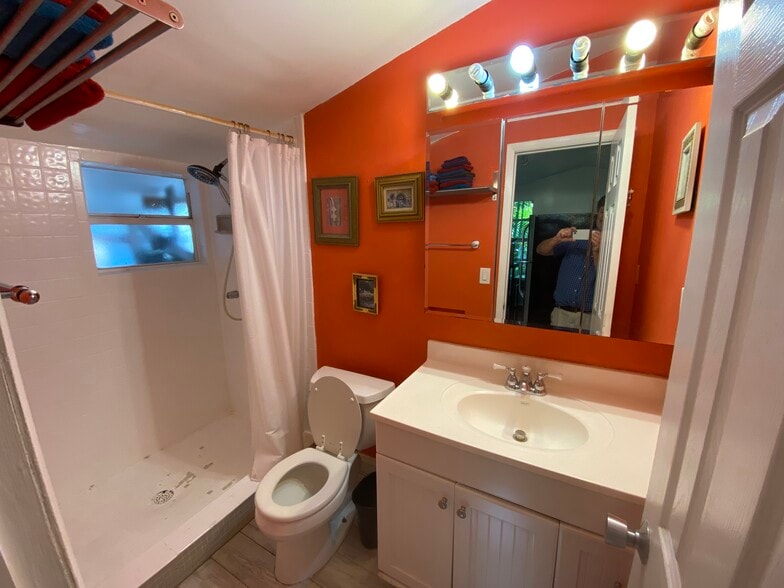 Building Photo - 3084 Jefferson St