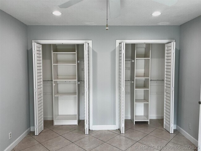 Building Photo - 8149 Lagos De Campo Blvd