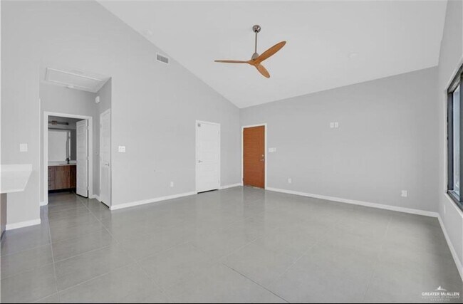 Building Photo - 11 Oriole Rd