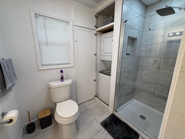 Building Photo - 420 E 47th St