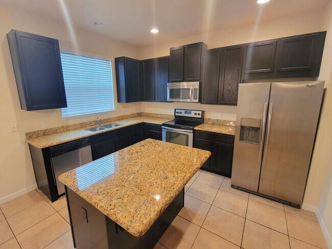 Building Photo - Hey! Yes ! You !