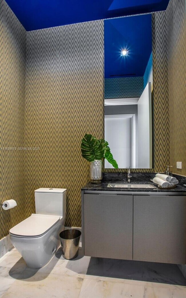 Building Photo - 17141 Collins Ave