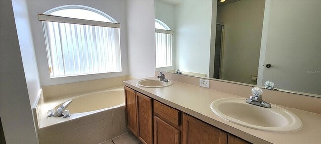 Building Photo - 1212 Sandbrook Dr