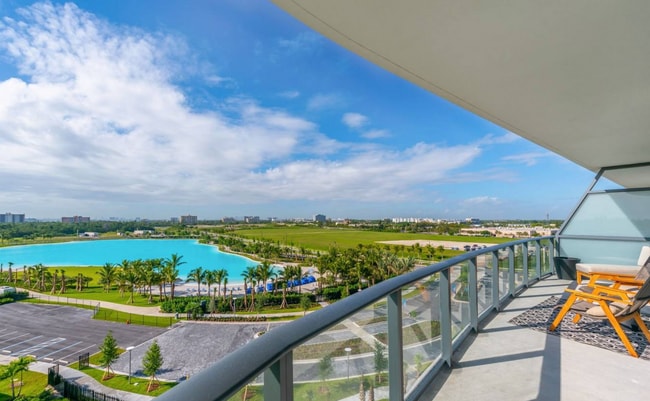 Building Photo - 2301 Laguna Cir