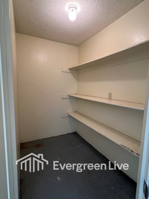 Building Photo - 107 Jardin Ct