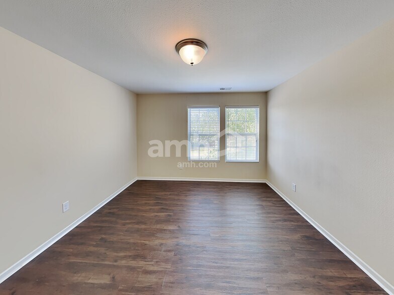 Building Photo - 227 Morning Dew Dr