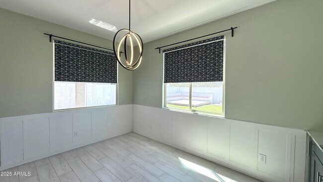 Building Photo - 26410 N Thornhill Dr