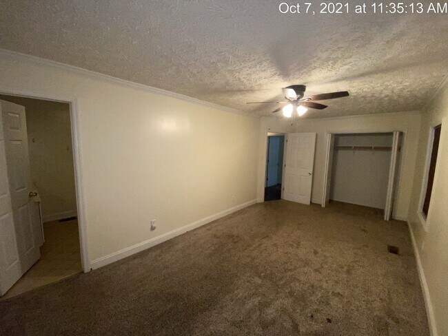 Building Photo - 1005 Sandalwood Dr