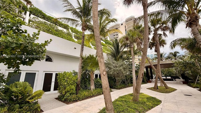 Building Photo - 6365 Collins Ave