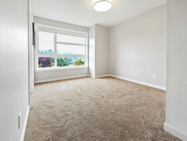 Building Photo - 3-Story Townhouse | 3 Bed, 3.5 Bath | Central Heating | Hardwood Floors | Carpeted Bedrooms | Off...