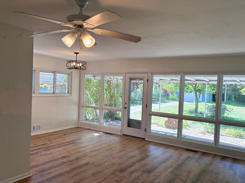 Building Photo - 516 Bayfair Dr