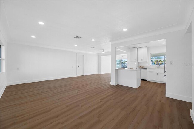 Building Photo - 7930 Causeway Blvd S