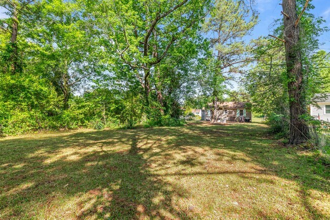Building Photo - Charming 2-Bedroom Home with Modern Updates!