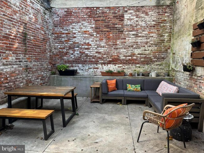 Building Photo - 1325 N Marston St