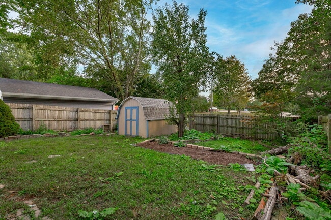 Building Photo - 214 Far Hills Dr