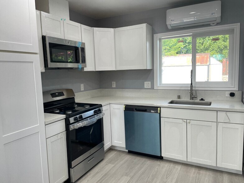 Building Photo - 3025 Broadmoor Blvd