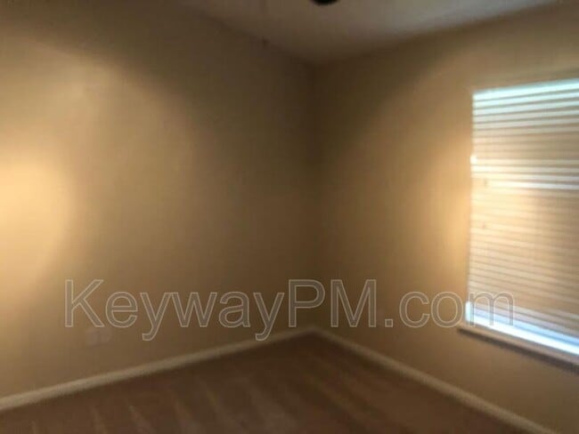 Building Photo - 1468 Collins Dr