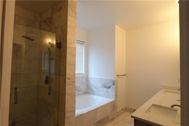 Building Photo - 3462 Blanding Ct