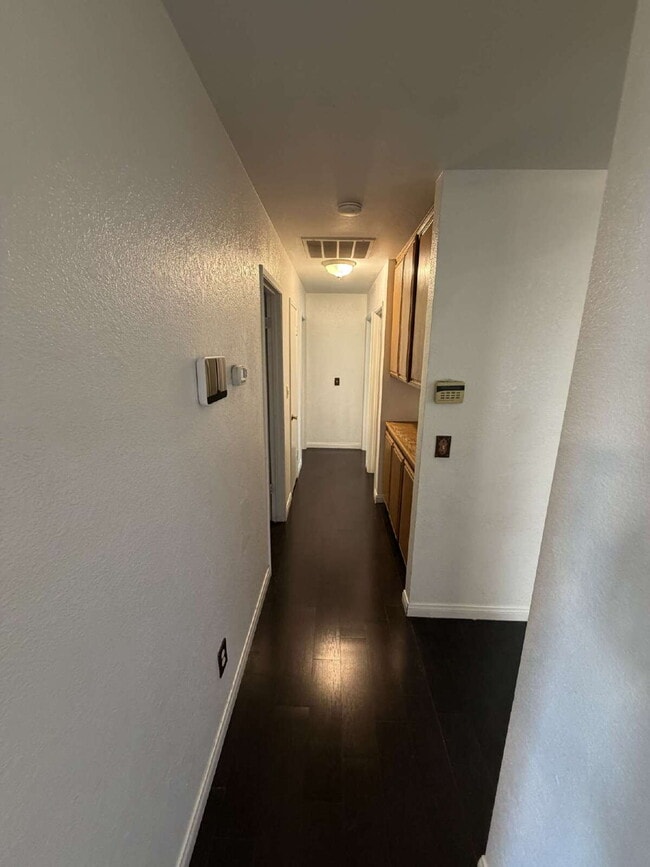 Building Photo - Spacious Single-Story Home with Large Yard & Classic Charm