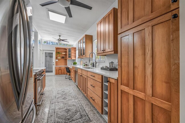 Building Photo - 4925 Camellia Way S