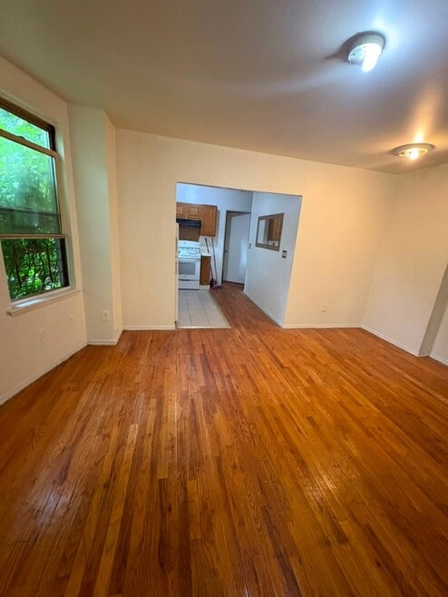 Building Photo - 10 Mooney Pl