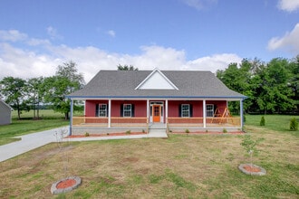 Building Photo - 135 Riverbend Dr