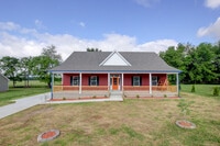 Building Photo - 135 Riverbend Dr