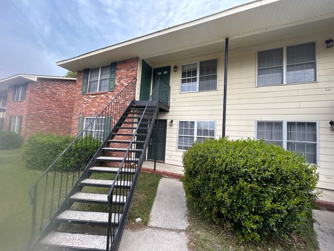 Building Photo - 925 Glenn St