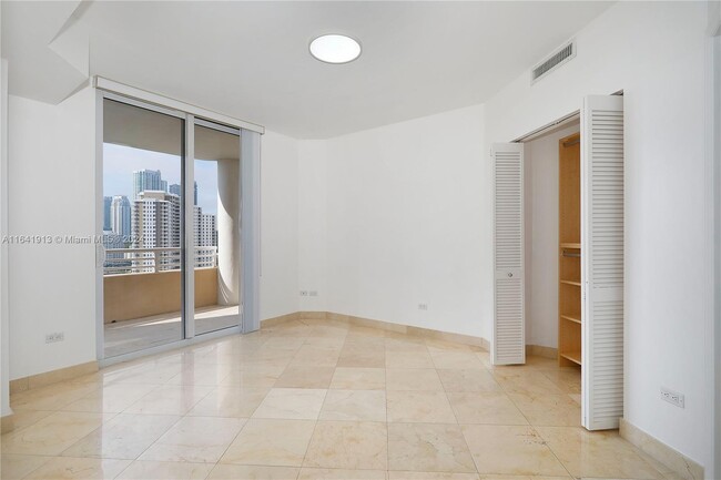 Building Photo - 848 Brickell Key Dr