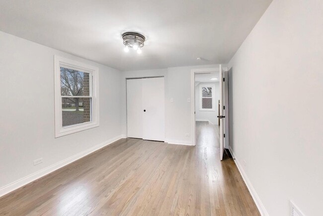 Building Photo - 408 S Maple St