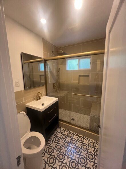 Building Photo - 1234 Keniston Ave