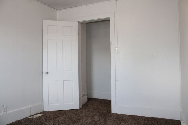 Building Photo - Move In Credit $200!!!