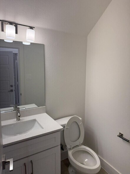 Building Photo - 144 Pinkie Holmes Dr