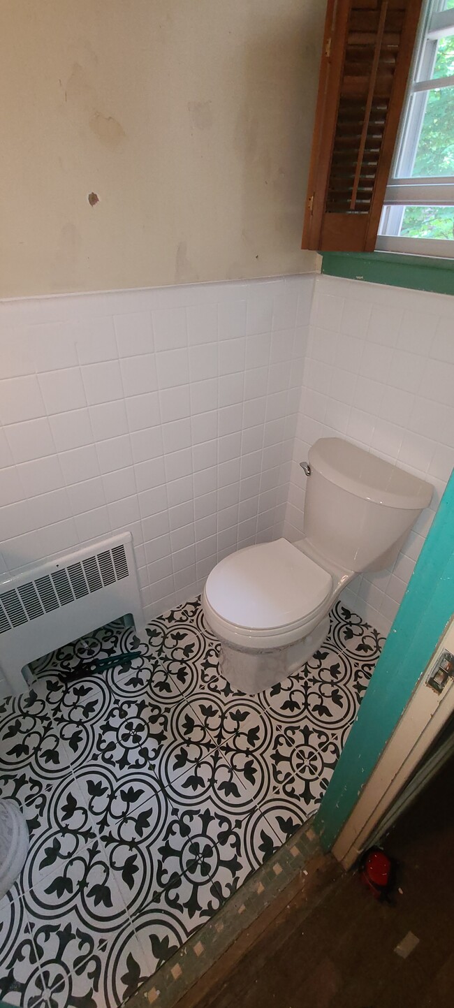 Remodeled bathroom - 4801 College Ave