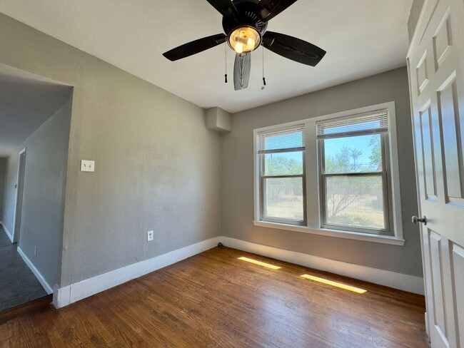 Building Photo - Rental