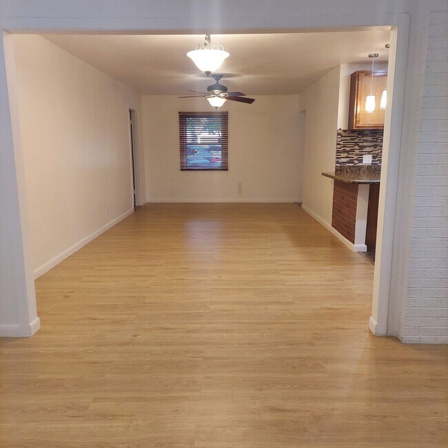 Building Photo - 927 Northern Dr