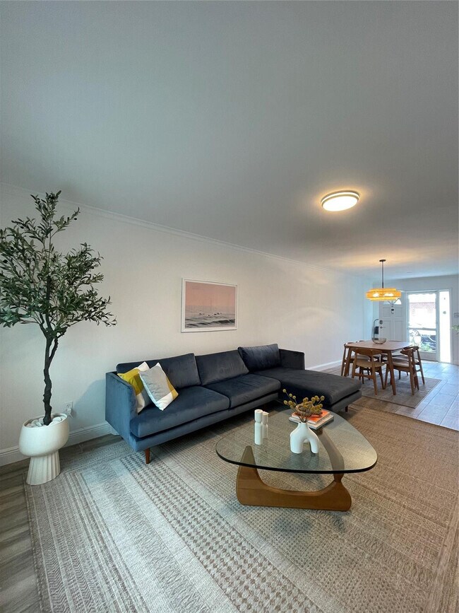 Building Photo - 2708 NE 14th Street Causeway