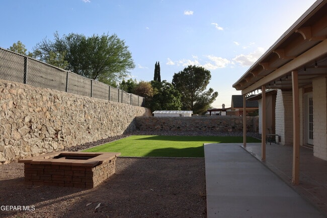 Building Photo - 6704 La Cadena Dr