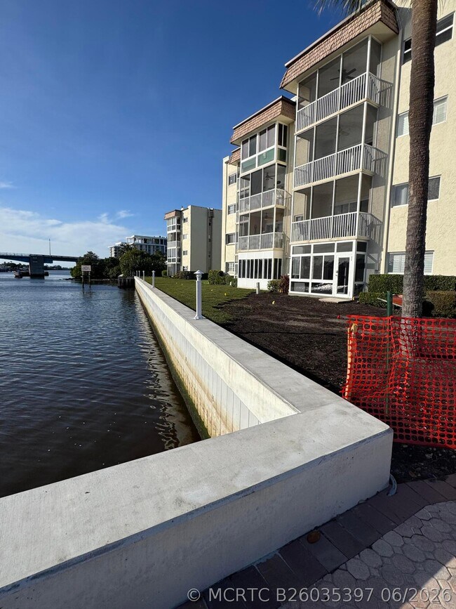 Building Photo - 650 Snug Harbor Dr